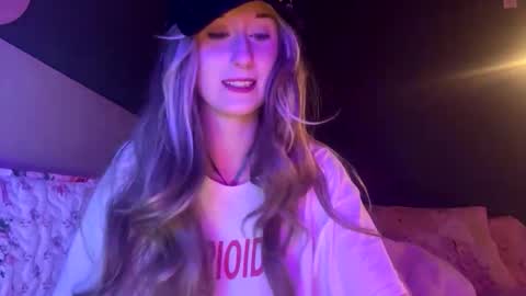 Snapshot of meadowmoon3 chatting on 01/19/26, 03:21 meadowmoon3 online show from 01/19/26, 03:21