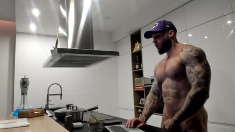 Snapshot of mealphamale chatting on 03/04/26, 03:40 Alpha Male online show from 03/04/26, 03:40