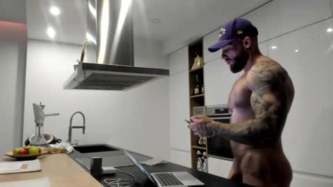 Snapshot of mealphamale chatting on 03/09/26, 03:16 Alpha Male online show from 03/09/26, 03:16