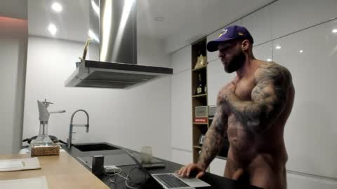 Snapshot of mealphamale chatting on 03/31/26, 01:22 Alpha Male online show from 03/31/26, 01:22