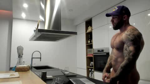 Snapshot of mealphamale chatting on 04/06/26, 04:30 Alpha Male online show from 04/06/26, 04:30