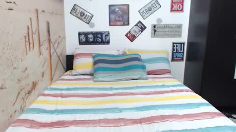 Snapshot of meaowmela chatting on 09/15/25, 09:20 MeaowMela online show from 09/15/25, 09:20