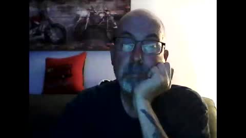 Snapshot of meathome3 chatting on 04/19/26, 03:39 me at home online show from 04/19/26, 03:39