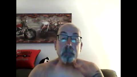 Snapshot of meathome3 chatting on 04/25/26, 03:20 me at home online show from 04/25/26, 03:20