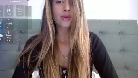 mecute1 online show from 10/14/25, 12:50