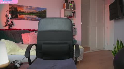 Milena online show from 12/10/24, 12:38