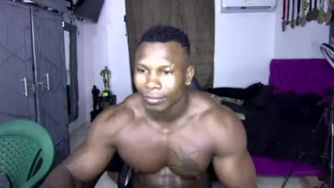 Snapshot of medellinblacx chatting on 10/19/25, 12:55 medellinblacx online show from 10/19/25, 12:55