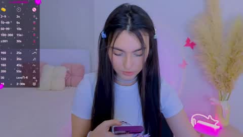 Snapshot of medina_andress chatting on 04/02/26, 09:23 Dina online show from 04/02/26, 09:23