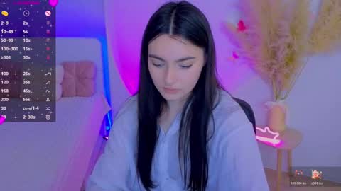 Snapshot of medina_andress chatting on 04/14/26, 08:59 Dina online show from 04/14/26, 08:59