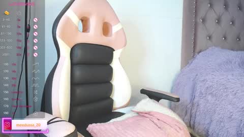 Snapshot of medusa_20 chatting on 02/27/25, 10:04 Johana online show from 02/27/25, 10:04