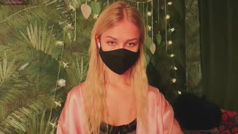 Snapshot of meeeewmeeeeow chatting on 12/04/25, 03:49 meeeewmeeeeow online show from 12/04/25, 03:49