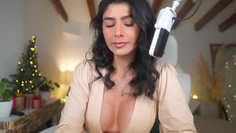 Snapshot of meegan1 chatting on 12/05/24, 04:44 Andrea  online show from 12/05/24, 04:44
