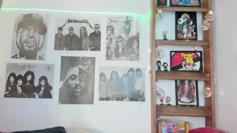 Snapshot of meeowlody chatting on 11/12/25, 10:20 Emily online show from 11/12/25, 10:20