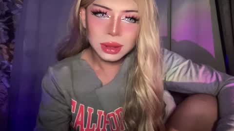 Snapshot of meetmehalfway888 chatting on 09/13/25, 12:27 GODDESS OF ALL GODDESSES online show from 09/13/25, 12:27