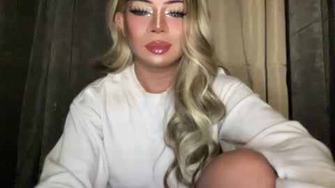 Snapshot of meetmehalfway888 chatting on 10/11/25, 04:44 GODDESS OF ALL GODDESSES online show from 10/11/25, 04:44