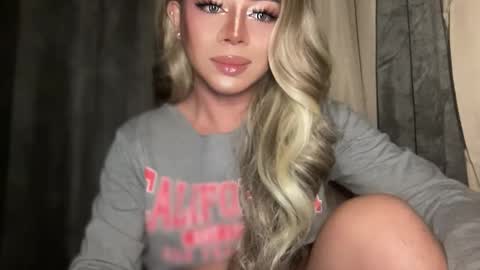 Snapshot of meetmehalfway888 chatting on 11/26/25, 03:35 GODDESS OF ALL GODDESSES online show from 11/26/25, 03:35