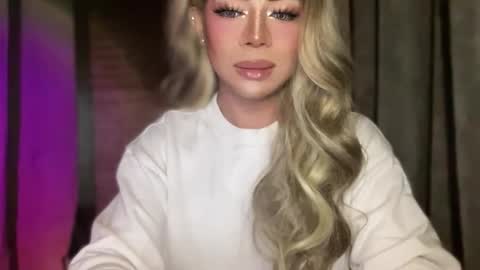 Snapshot of meetmehalfway888 chatting on 12/03/25, 04:38 GODDESS OF ALL GODDESSES online show from 12/03/25, 04:38