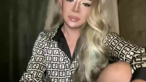 Snapshot of meetmehalfway888 chatting on 12/16/25, 03:22 GODDESS OF ALL GODDESSES online show from 12/16/25, 03:22