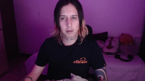 Snapshot of meev382 chatting on 03/06/25, 07:03 Meev online show from 03/06/25, 07:03