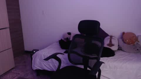 Snapshot of meev382 chatting on 03/10/25, 04:17 Meev online show from 03/10/25, 04:17