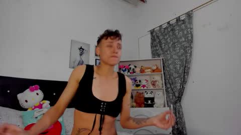 Snapshot of megan_and_clohe chatting on 11/11/25, 07:03 M E G A N online show from 11/11/25, 07:03