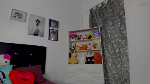 Snapshot of megan_and_clohe chatting on 12/14/25, 06:34 M E G A N online show from 12/14/25, 06:34