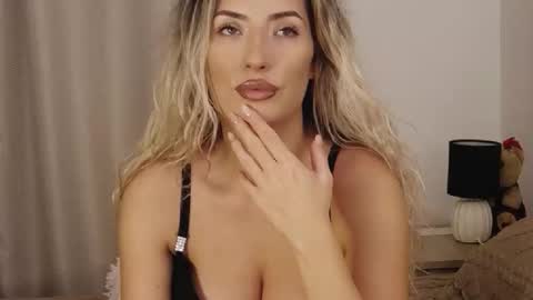 Snapshot of megan_blazee chatting on 10/15/25, 06:19 Megan Blazee  online show from 10/15/25, 06:19