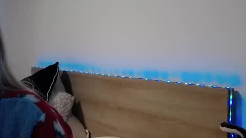 Megan Blazee  online show from 01/12/26, 04:12