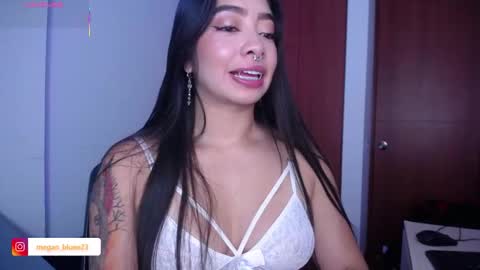 Snapshot of megan_bluee_ chatting on 11/25/25, 02:17 Megan Bluee online show from 11/25/25, 02:17