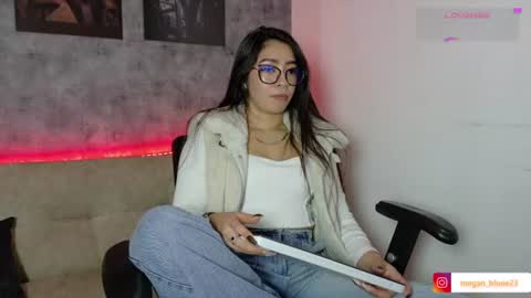 Snapshot of megan_bluee_ chatting on 06/29/26, 04:08 Megan Bluee online show from 06/29/26, 04:08