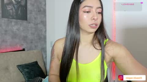 Snapshot of megan_bluee_ chatting on 07/10/26, 07:38 Megan Bluee online show from 07/10/26, 07:38