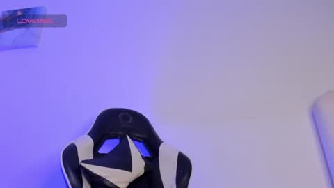 Snapshot of megan_browns1 chatting on 01/21/25, 01:00 Megan  online show from 01/21/25, 01:00