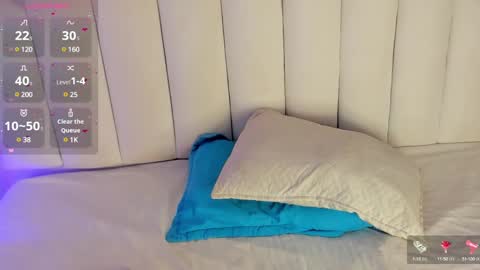 Snapshot of megan_browns1 chatting on 01/28/25, 12:54 Megan  online show from 01/28/25, 12:54