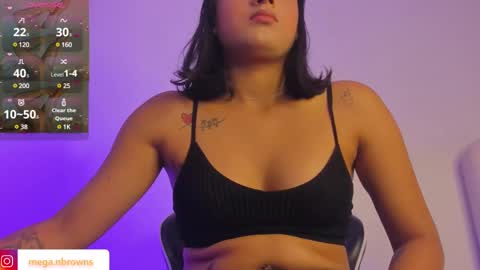 Snapshot of megan_browns1 chatting on 02/21/25, 01:11 Megan  online show from 02/21/25, 01:11