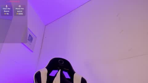 Snapshot of megan_browns1 chatting on 03/03/25, 01:09 Megan  online show from 03/03/25, 01:09