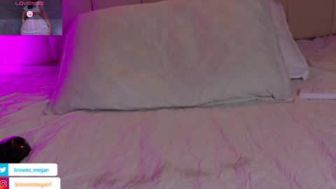 Snapshot of megan_browns1 chatting on 04/28/26, 02:33 Megan online show from 04/28/26, 02:33