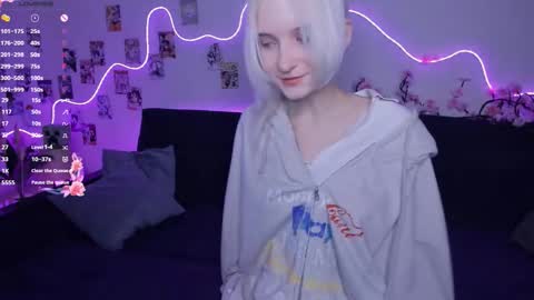 Snapshot of megan_chan chatting on 11/16/25, 09:31 Megan and Anna online show from 11/16/25, 09:31