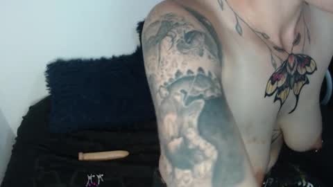 Megan and sophi online show from 09/18/25, 02:02