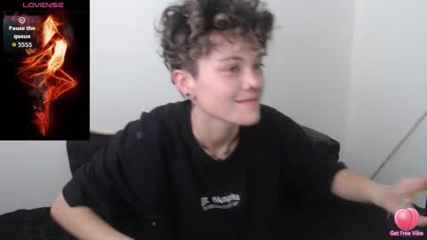 Megan and sophi online show from 11/30/25, 07:51