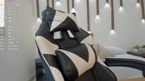 Snapshot of megan_cooper28 chatting on 12/01/25, 07:08 MEGAN COOPER online show from 12/01/25, 07:08