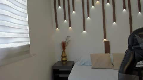 Snapshot of megan_cooper28 chatting on 12/17/25, 07:09 MEGAN COOPER online show from 12/17/25, 07:09