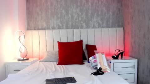 Carolina Paez online show from 02/15/25, 09:37