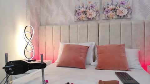 Carolina Paez online show from 11/20/25, 01:11