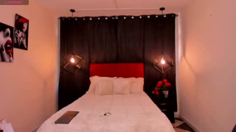 Snapshot of megan_do_santos chatting on 01/15/25, 04:00 megan do santos online show from 01/15/25, 04:00