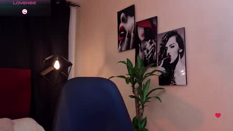 Snapshot of megan_do_santos chatting on 10/10/25, 08:30 megan do santos online show from 10/10/25, 08:30