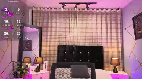 Snapshot of megan_do_santos chatting on 11/06/25, 08:43 megan do santos online show from 11/06/25, 08:43