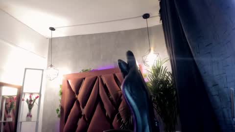    online show from 01/02/25, 02:00