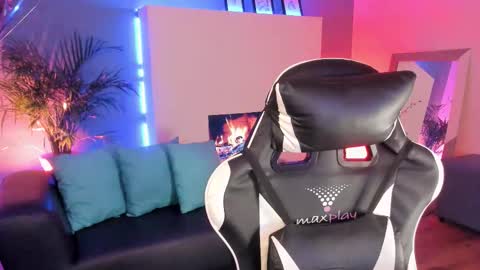    online show from 09/10/25, 02:33