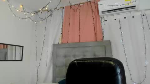 Snapshot of megan_kis9 chatting on 12/07/24, 06:59 megan online show from 12/07/24, 06:59