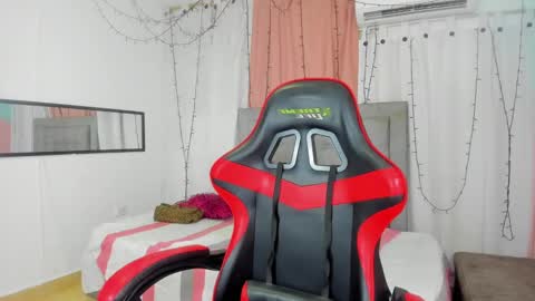 Snapshot of megan_kis9 chatting on 03/12/25, 03:29 megan online show from 03/12/25, 03:29